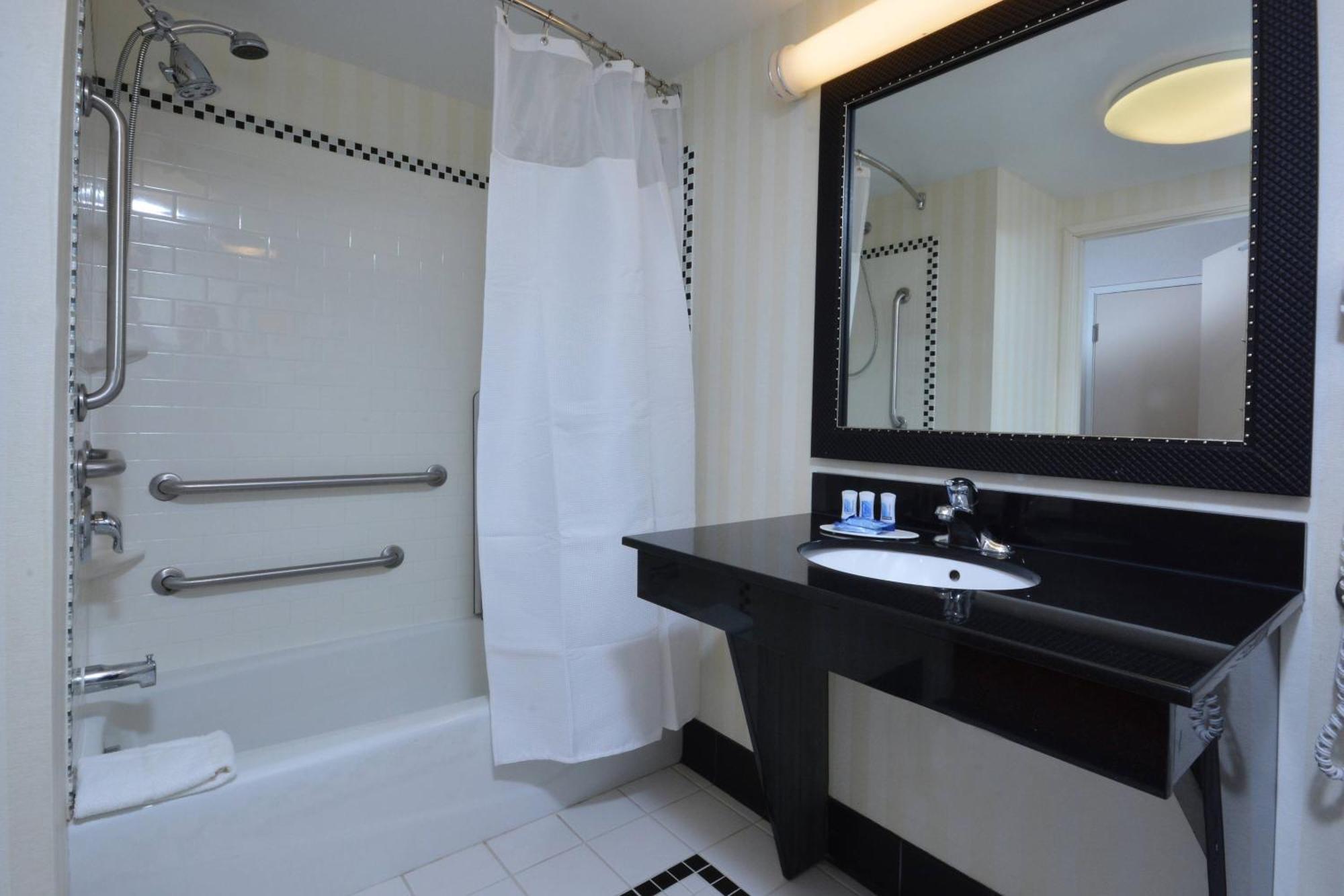 Fairfield Inn & Suites Вайтвілл Екстер'єр фото