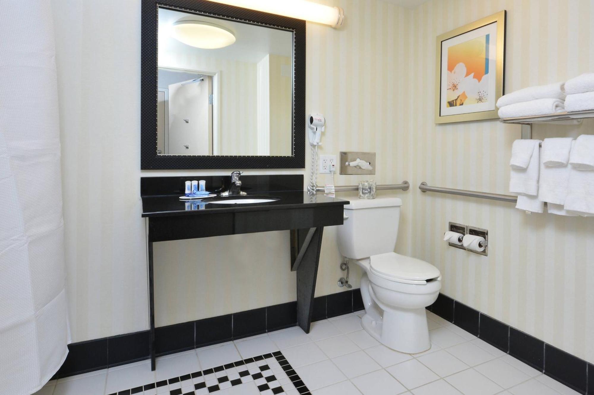 Fairfield Inn & Suites Вайтвілл Екстер'єр фото