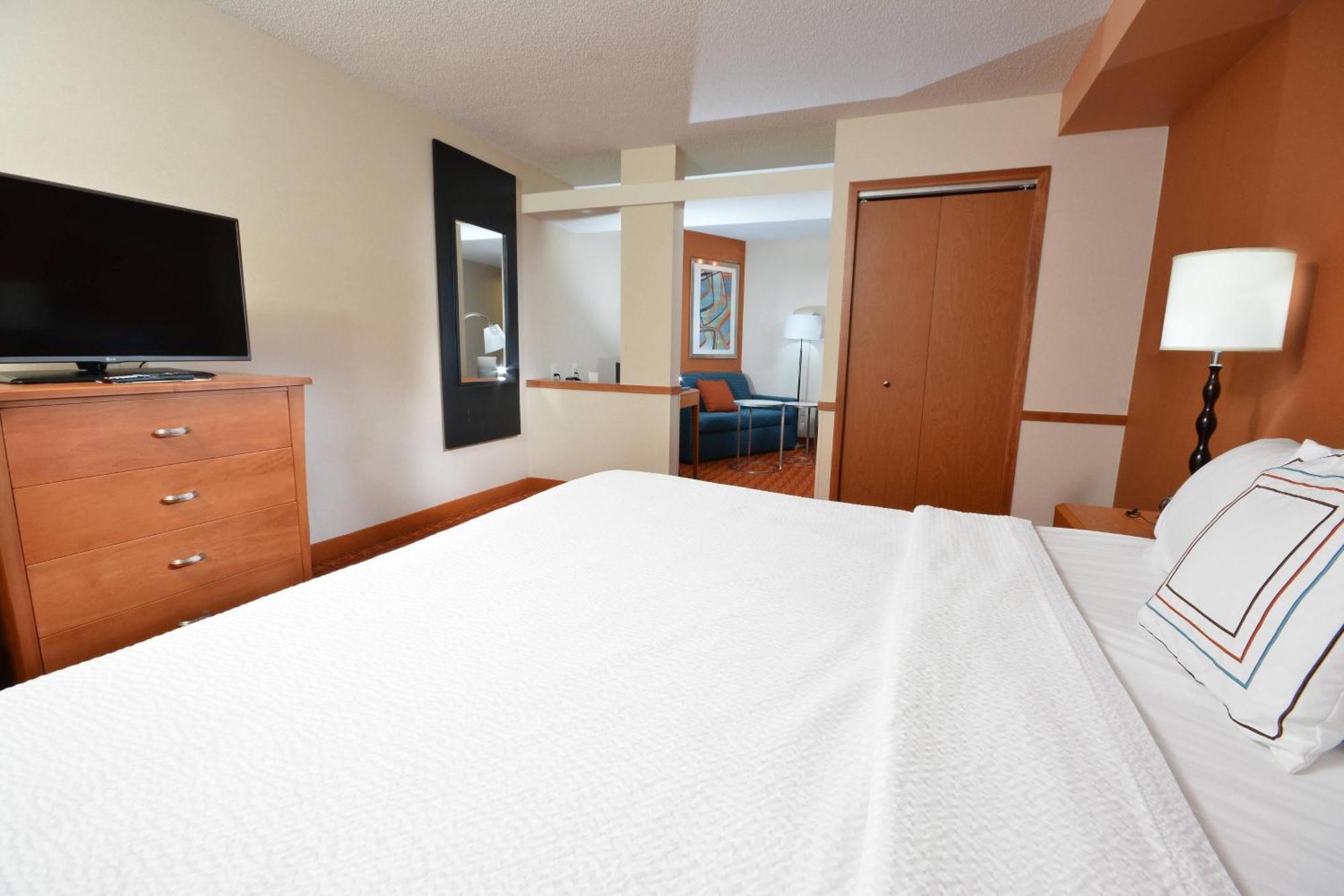 Fairfield Inn & Suites Вайтвілл Екстер'єр фото