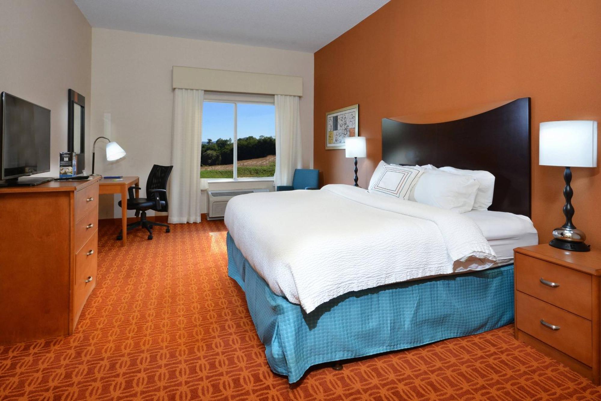 Fairfield Inn & Suites Вайтвілл Екстер'єр фото