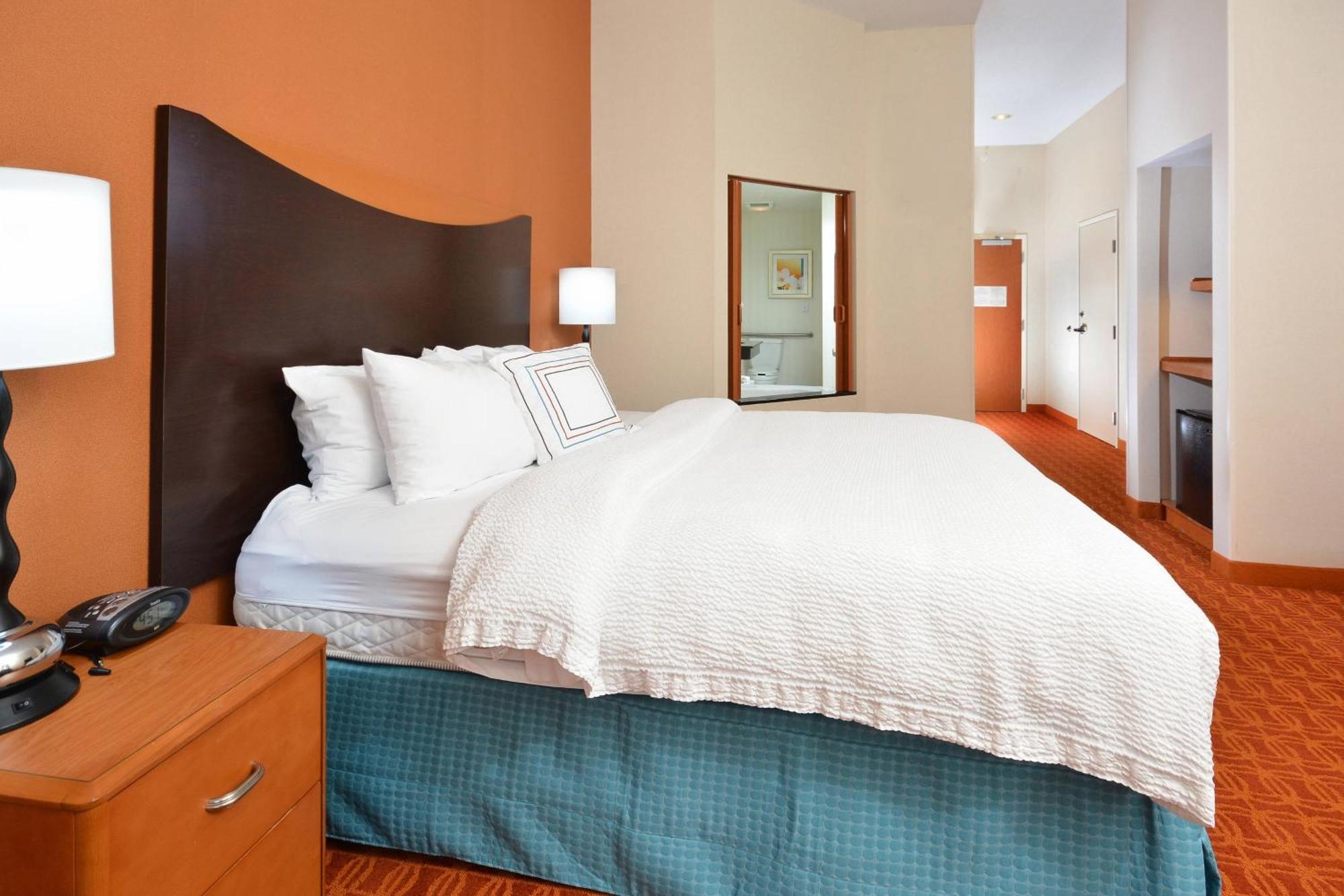 Fairfield Inn & Suites Вайтвілл Екстер'єр фото