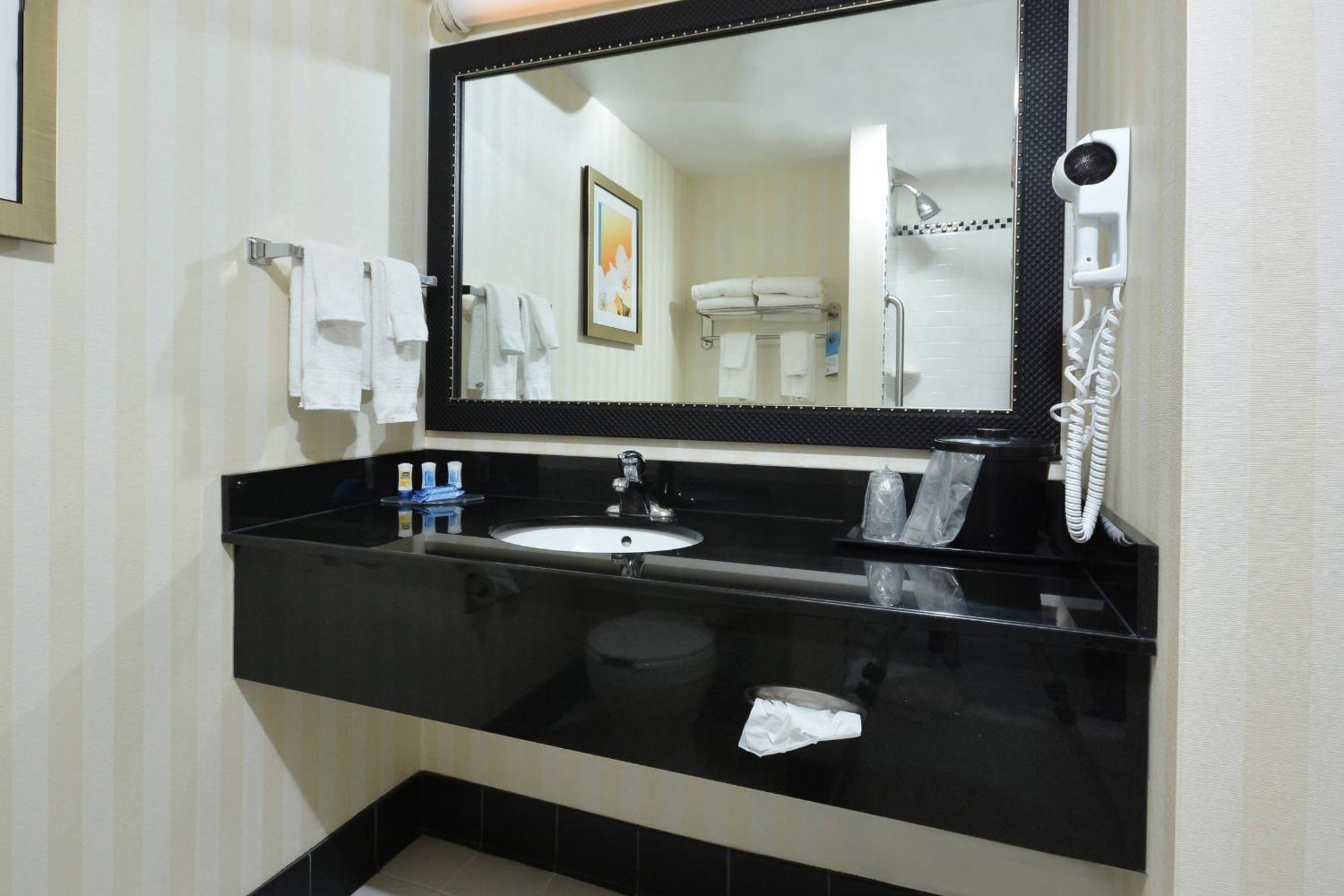 Fairfield Inn & Suites Вайтвілл Екстер'єр фото