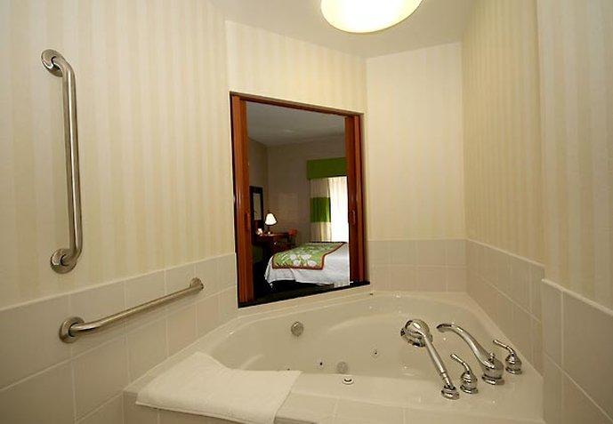 Fairfield Inn & Suites Вайтвілл Екстер'єр фото